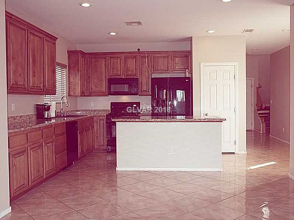 5th image of 918 Shady Charmer Ave