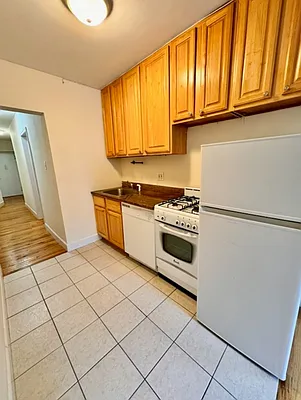 Rented by City Connections Realty | media 2