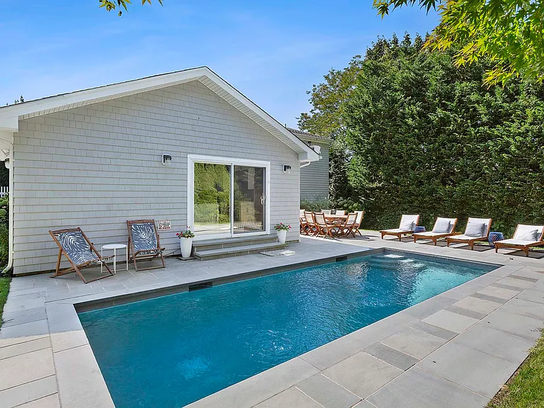 25 Bishops Ct — Photo 2