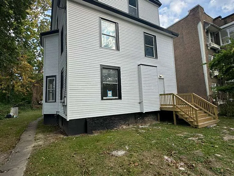 604 W Onondaga St #2 — Photo 2