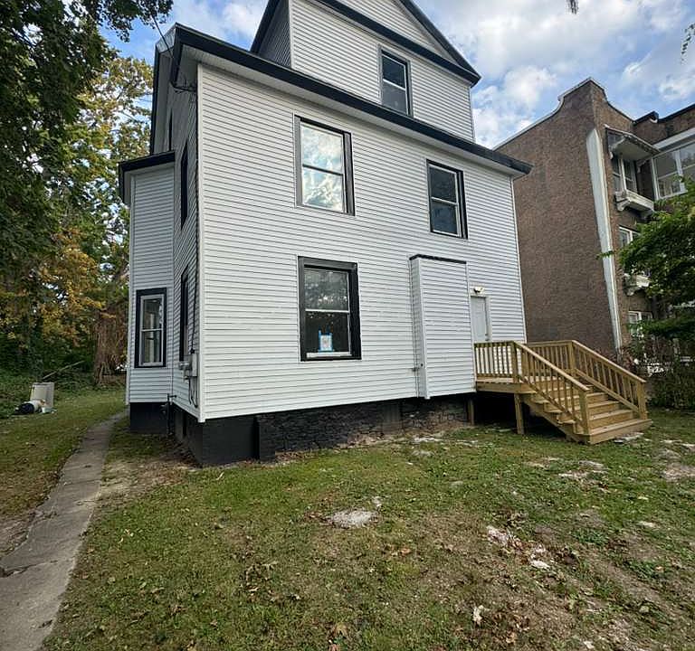 2nd image of 604 W Onondaga St APT 2