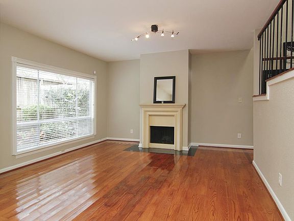 3rd image of 1300 Augusta Dr APT 32