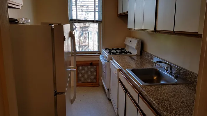 Rented by Realty Queens LLC | media 3