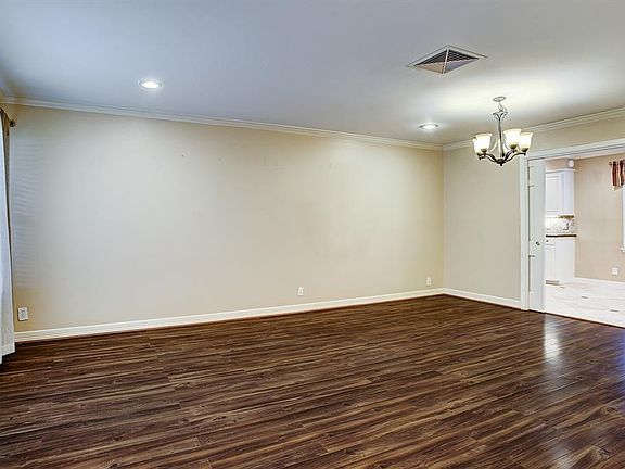 4th image of 7722 Richmond Ave