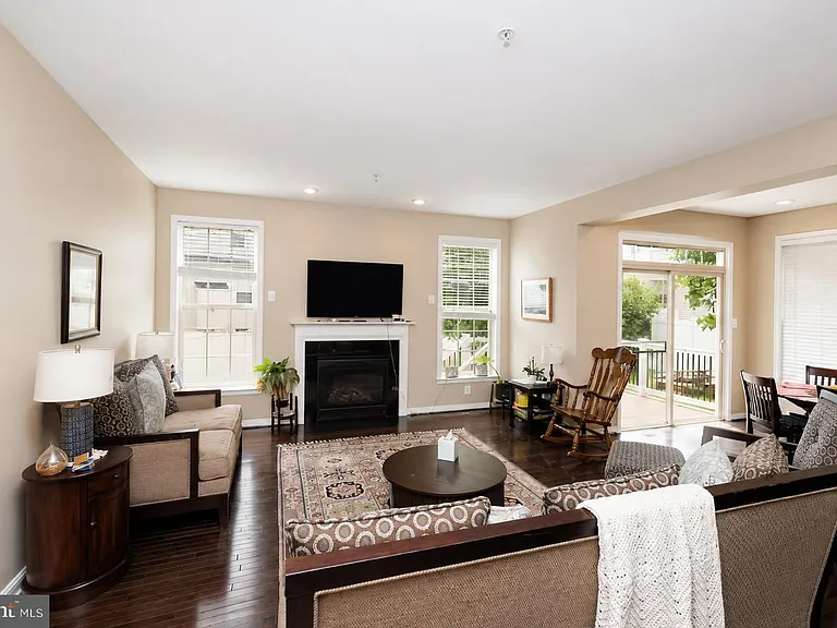 9203 Rice Ave — Photo 7