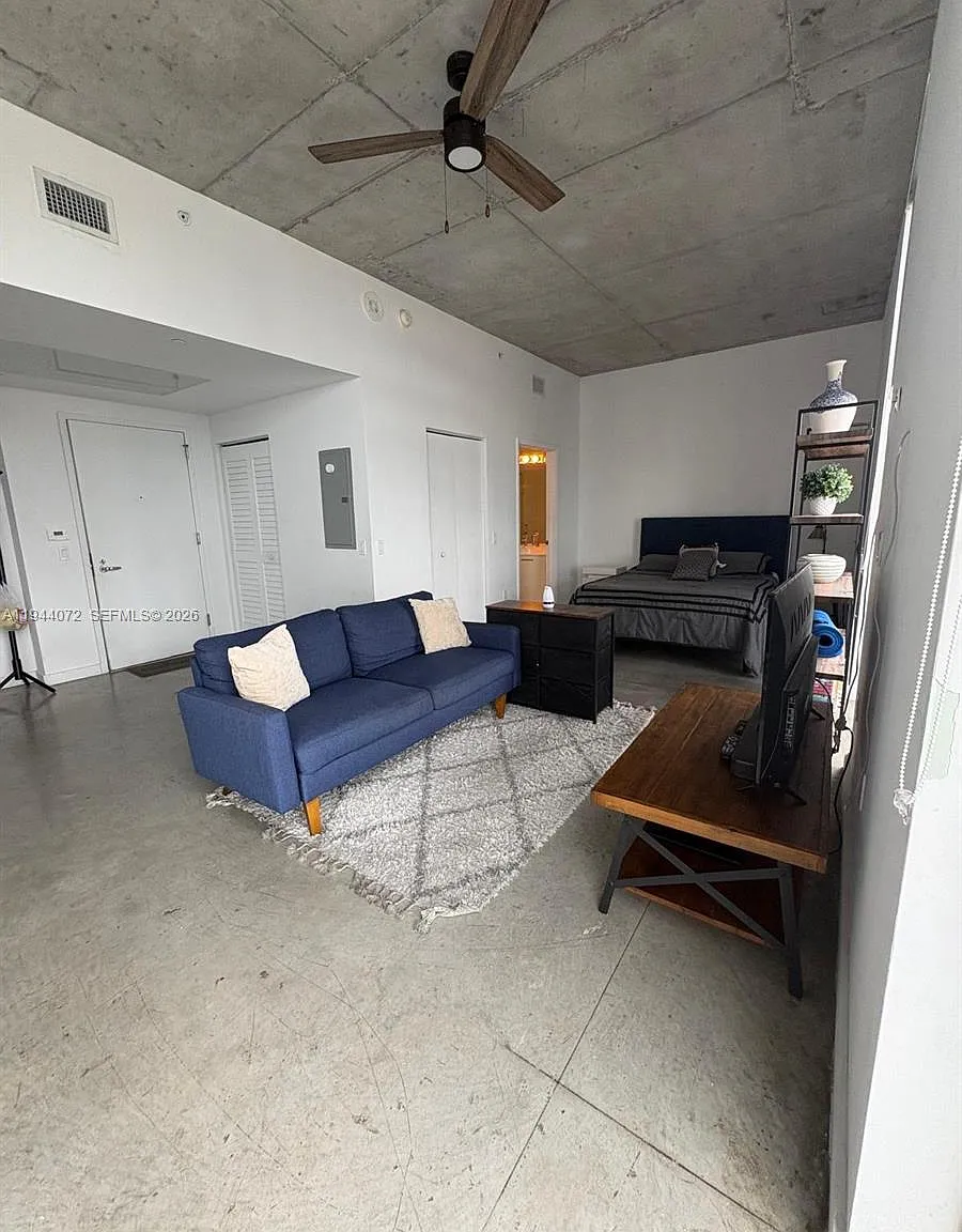 Centro Condo — Photo 1