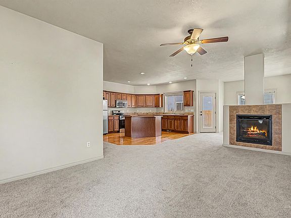 3rd image of 1317 W Tacola St