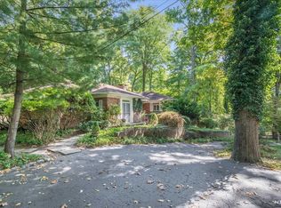 12 Woodfield Ln, Saddle River, NJ 07458