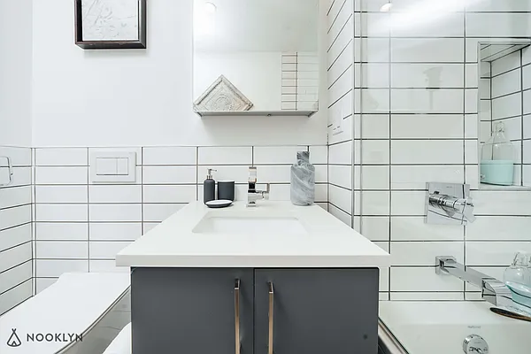 Rented by Nooklyn NYC LLC | media 45