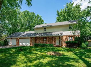 8231 Highview Dr, Winnebago, IL 61088