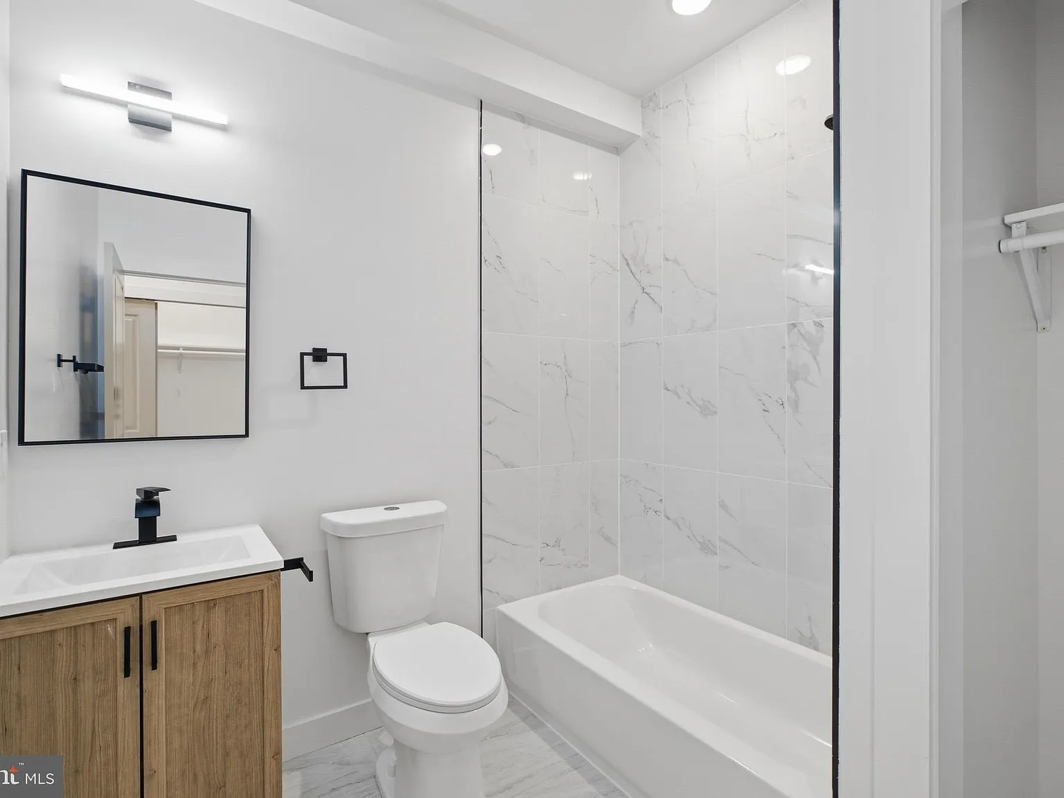 3 bed, $1,900 — Photo 3