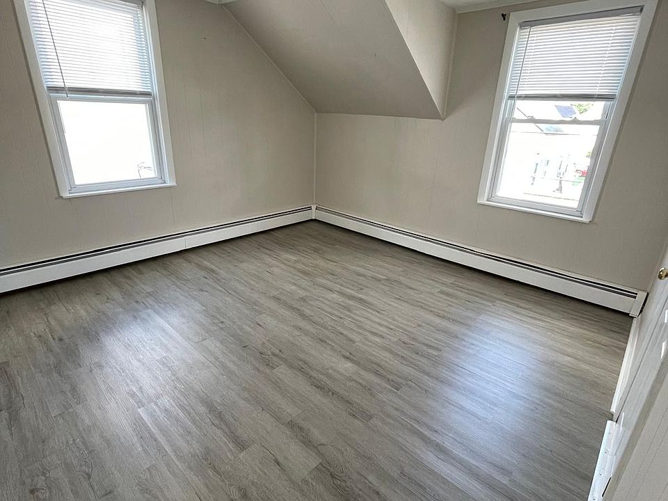 2nd image of 20 Norris Ave Floor 2