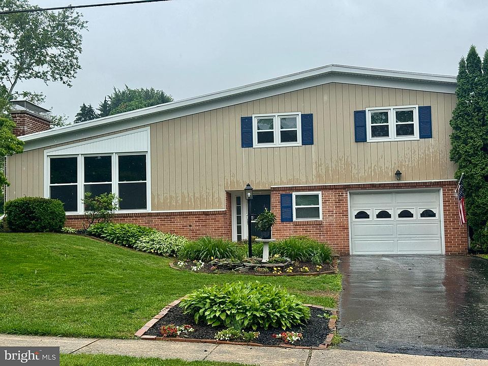 1st image of 4158 Trowbridge Rd
