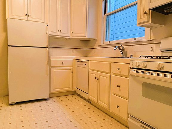 3rd image of 2201 Lake St APT 7