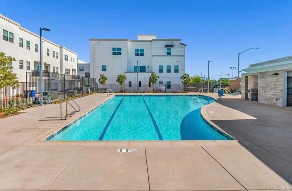 1 bed, 1.0 bath, 121 sqft, $1,100 — Photo 3