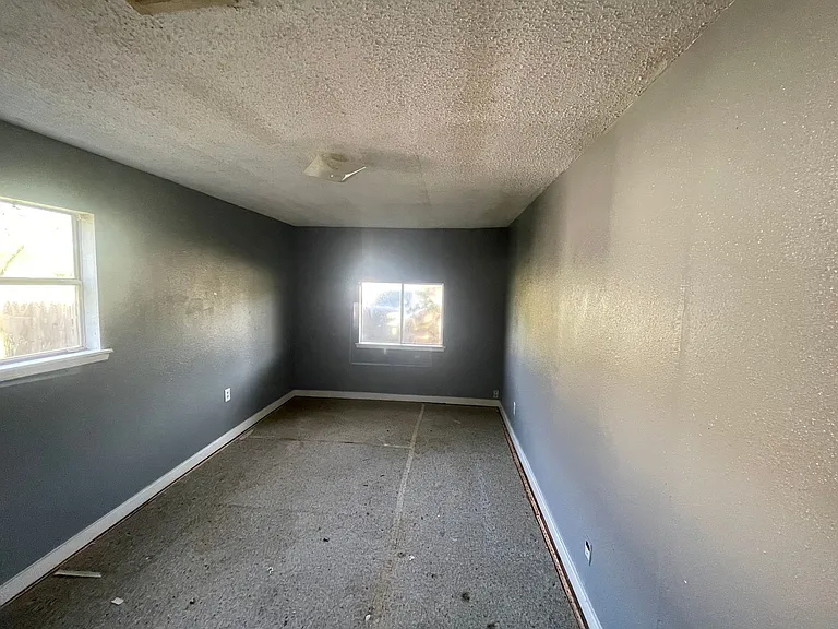 3141 S 11th St — Photo 3