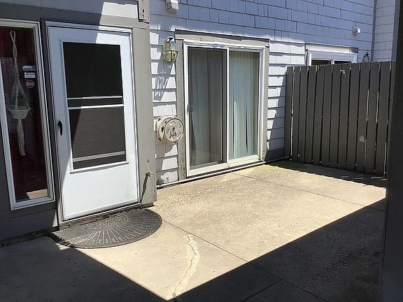 3rd image of 435 Summerhaven Dr N