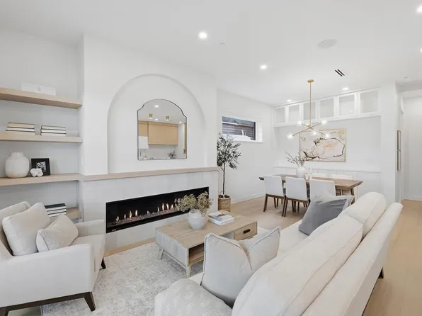 810 E 22nd Ave #1, Vancouver, BC V5V 1V7