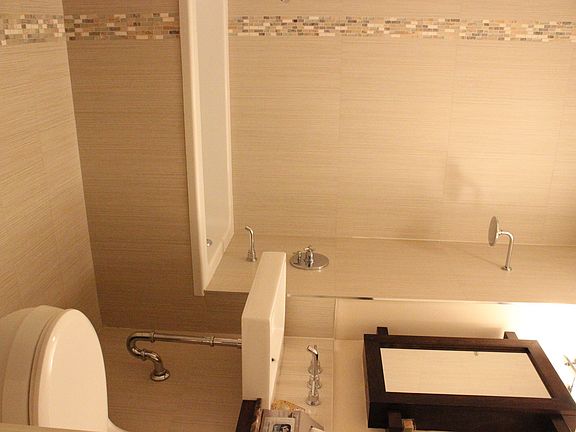 2nd image of 224 Richmond Ter #B