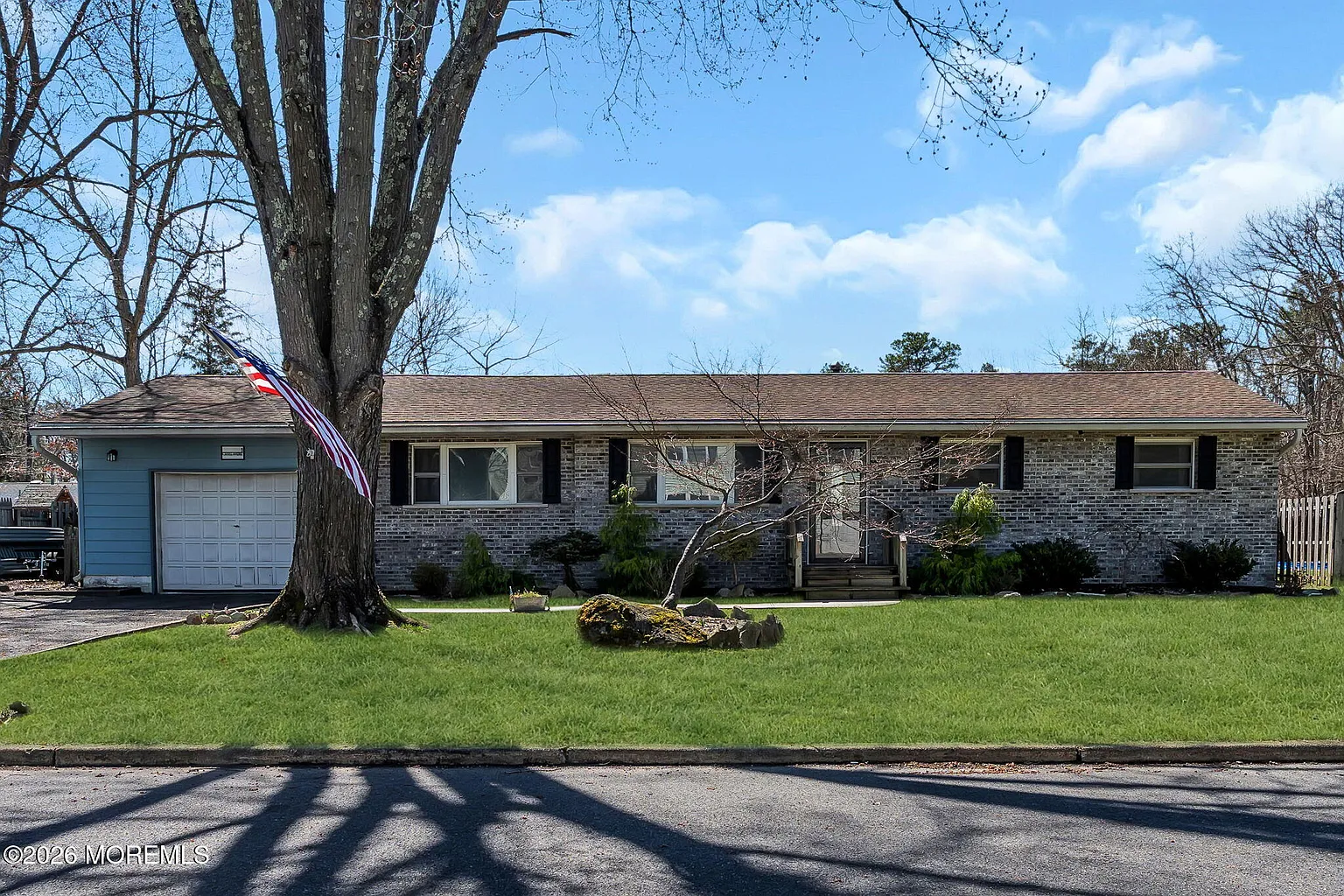 1 Castle Avenue photo 1