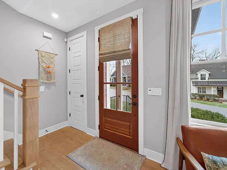 605 W End Cir — Photo 4