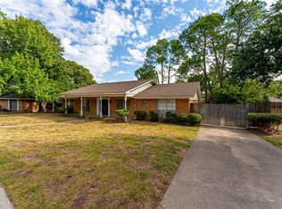 1805 Hilltop Ln, Pantego, TX 76013