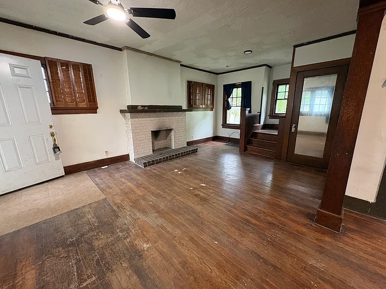 243 Kenwood Ave — Photo 4