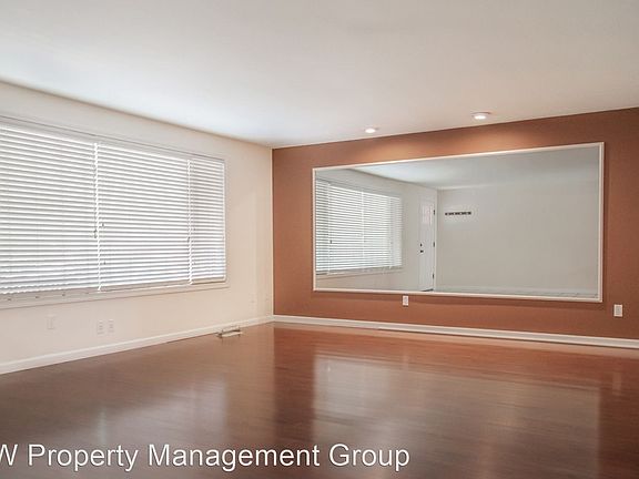 5th image of 4917 & 4921 65th St NE #4917
