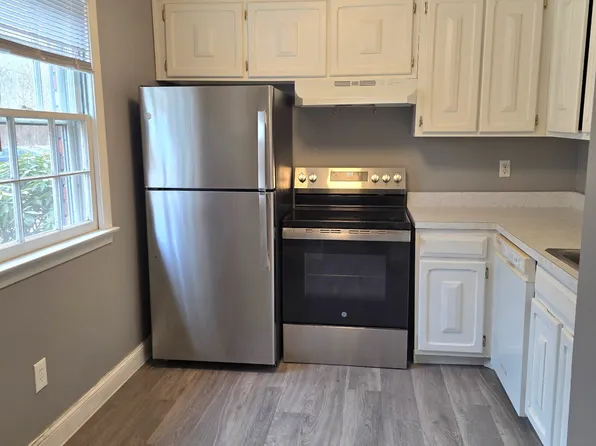 12 Bradley Cir #E3, Enfield, CT 06082