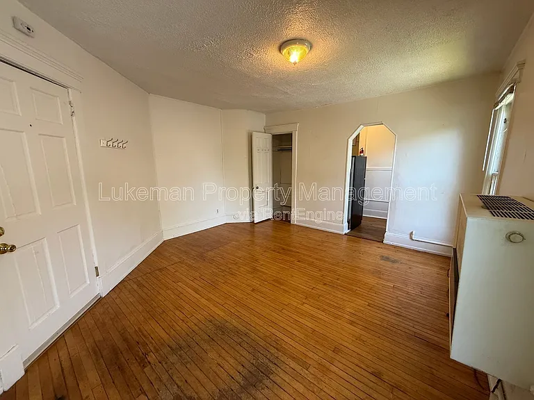 301 Douglas Ave #3 — Photo 2