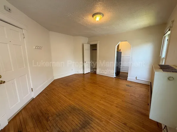 301 Douglas Ave APT 3, Kalamazoo, MI 49007