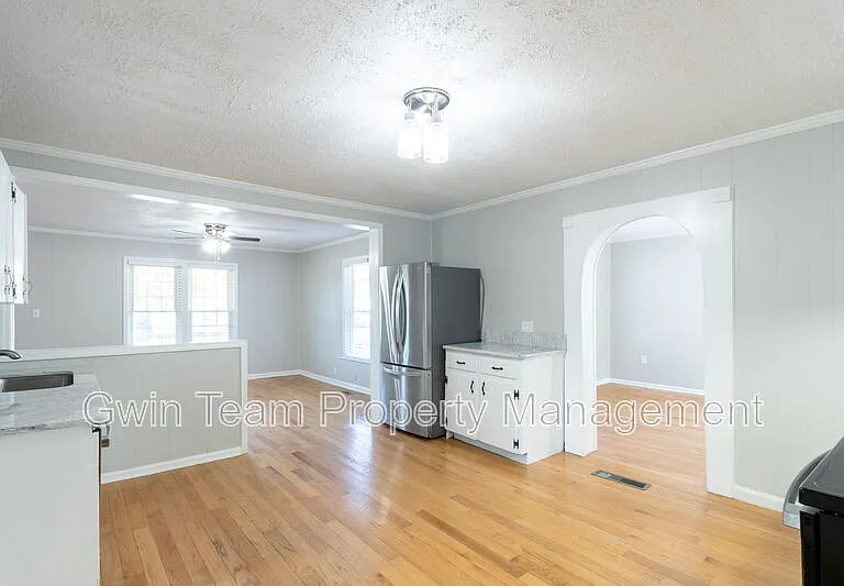 4715 S Lee St — Photo 11