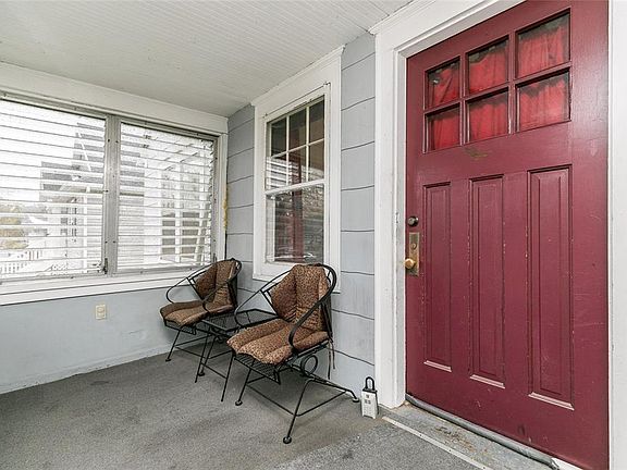 4th image of 1073 G Ave NW