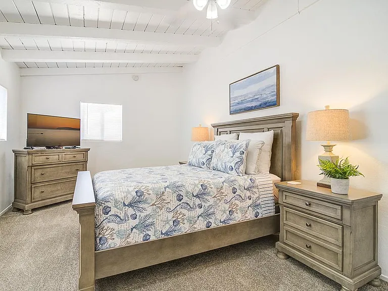 214 E Balboa Blvd — Photo 14