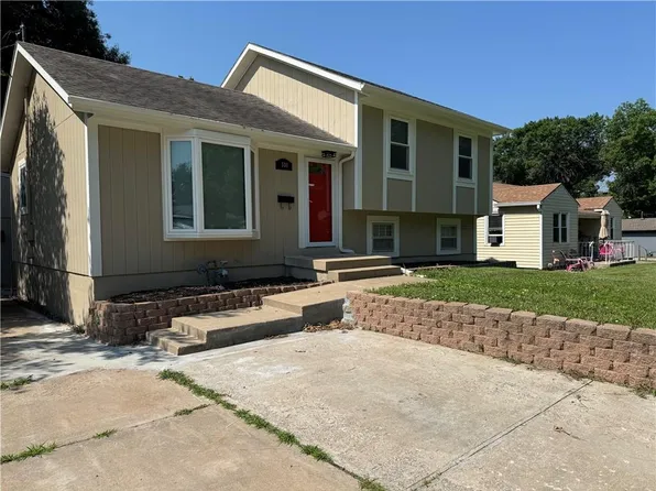 531 E Spruce St, Olathe, KS 66061