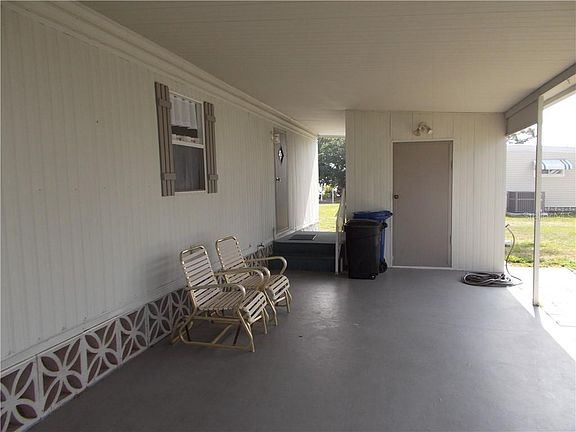 3rd image of 827 Cervina Dr