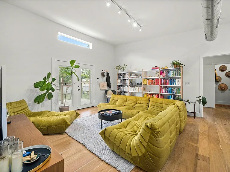 602 Persimmon St — Photo 4