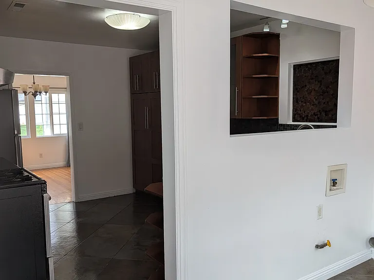 2401 Lomita Verde Dr — Photo 11