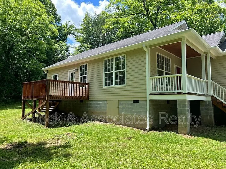 302 Edward Ct — Photo 13