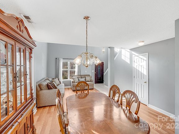 5th image of 7633 Shiny Meadow Ln