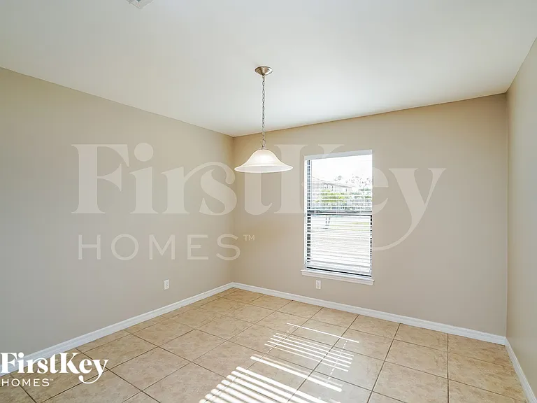 2203 SW 11th Ct — Photo 5