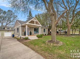 1452 Eastlawn Rd SE, East Grand Rapids, MI 49506