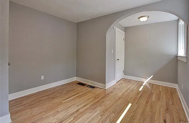 3 bed, 1098 sqft, $2,400 — Photo 4