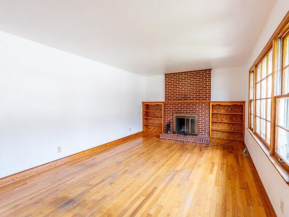 2nd image of 1200 W Hill Dr