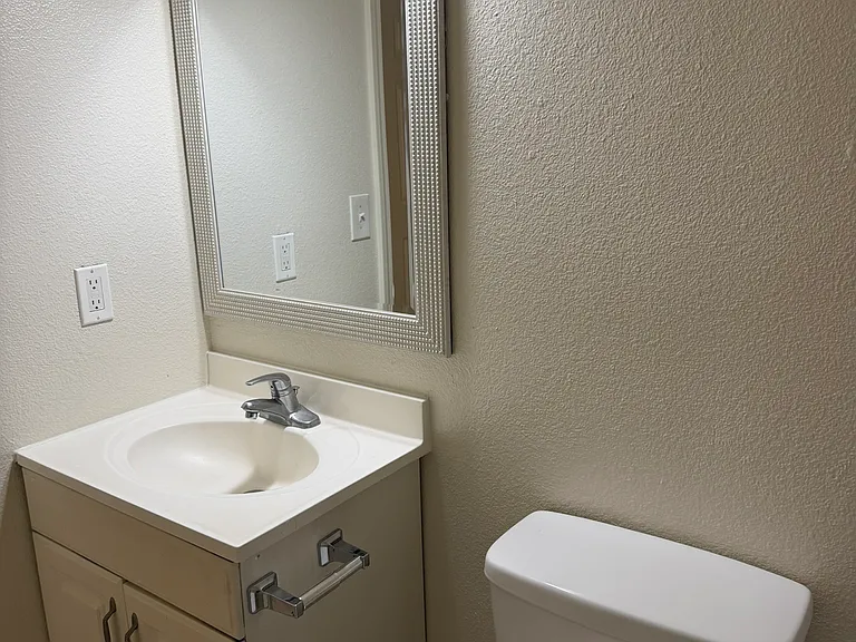 2241 N Chestnut Ave #103 — Photo 13