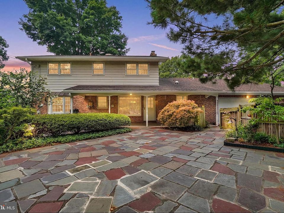 1st image of 100 Shelbourne Dr