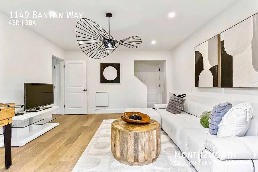 Luxury Coastal Retreat on Banyan Way — Photo 2
