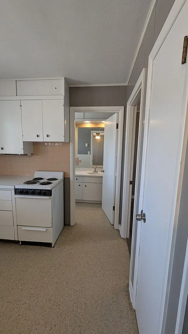 1 Bed 1 Bath | Stockton MO | $725 Month | Close to Lake — Photo 4