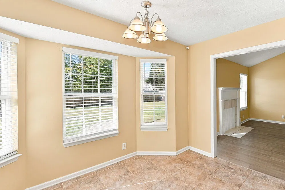 3 bed, 2.0 bath, 1305 sqft, $2,235 — Photo 3