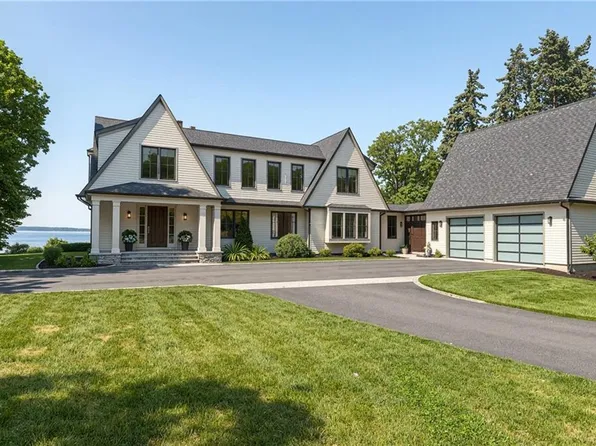 35 Fessenden Rd, Barrington, RI 02806